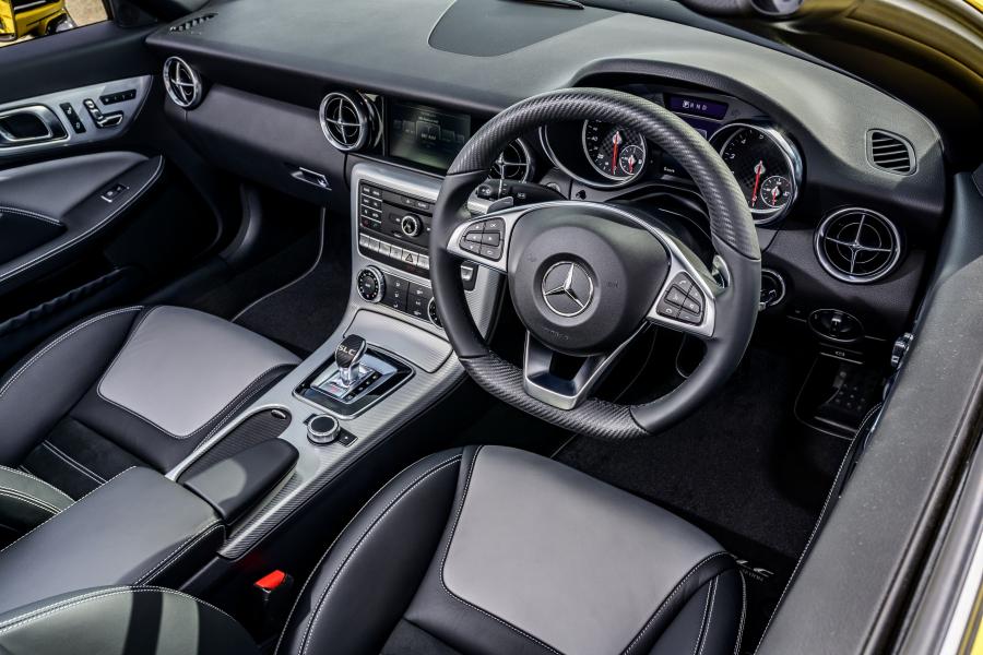 Торпедо Mercedes-Benz SLC300 Final Edition (R172) 2019 года  (UK) (фото 11 из 19)